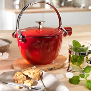 Staub Teekanne Und Wasserkessel Aus Gusseisen In Kirschrot 7